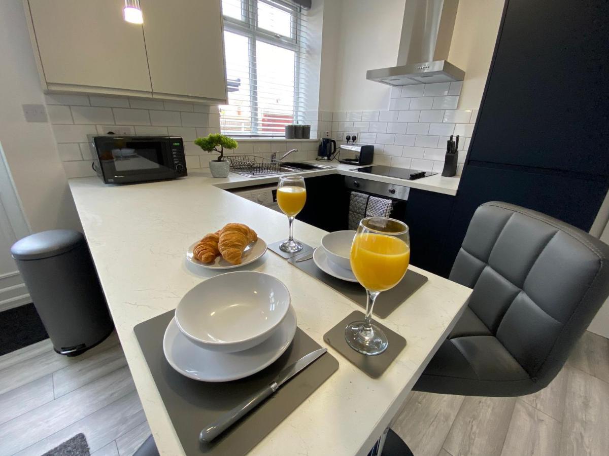 헤즐 Hu-Thirteen Apt One - Sleeps 4 아파트 외부 사진